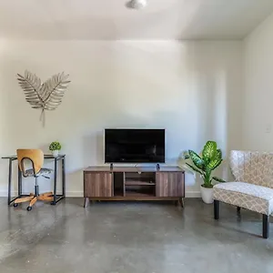  Apartment Lux 1 Bd Apartment- Rooftop, Wifi, Pet Friendly