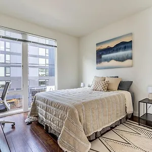  Apartment Close Downtown Modern - Pet Friendly, Wifi, Rooftop Views