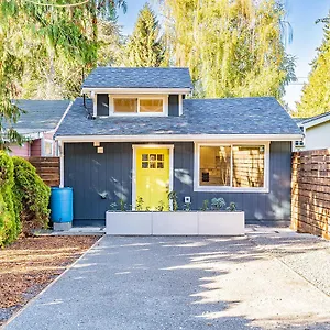  Holiday home The Experience At Cute As A Button!