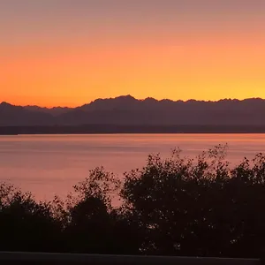  Apartment 1-bedroom Seaview On Luxury Estate With Views Of Olympic Mountains