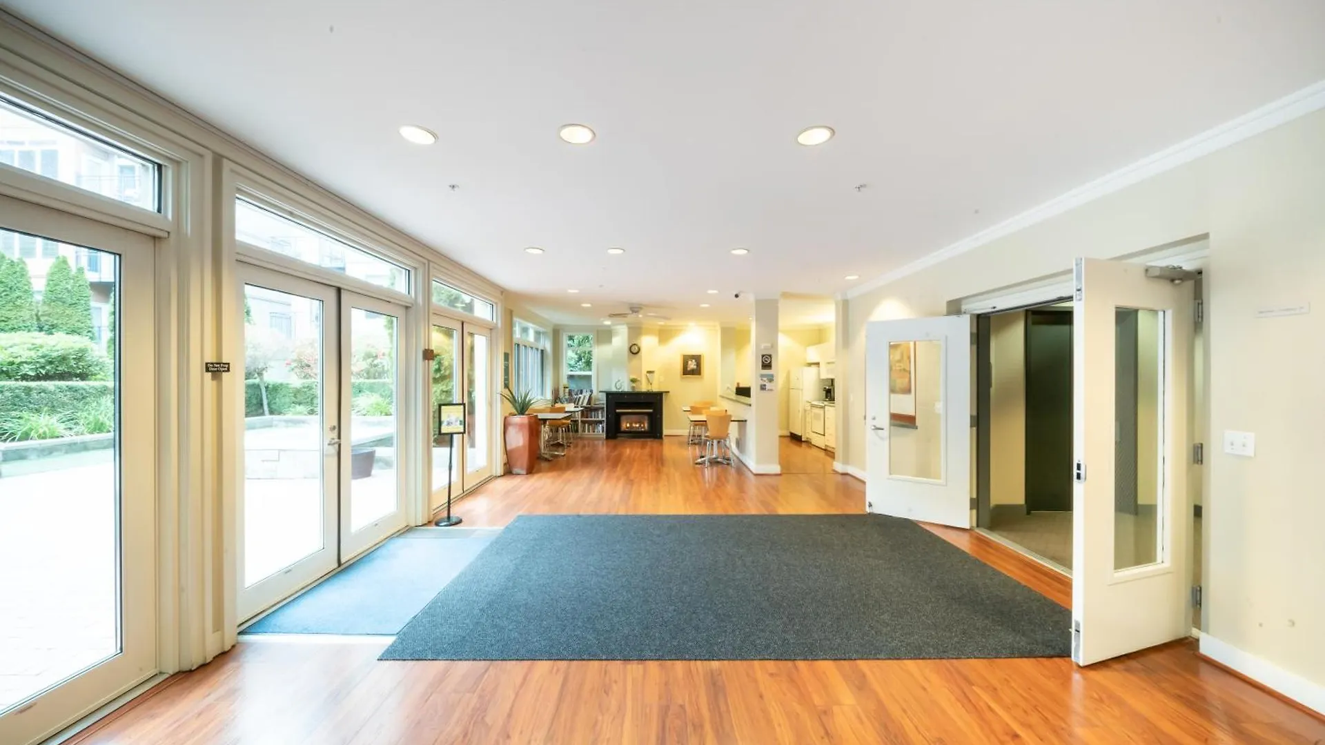 Modern Downtown Top Floor Penthouse With Bay Views Seattle United States