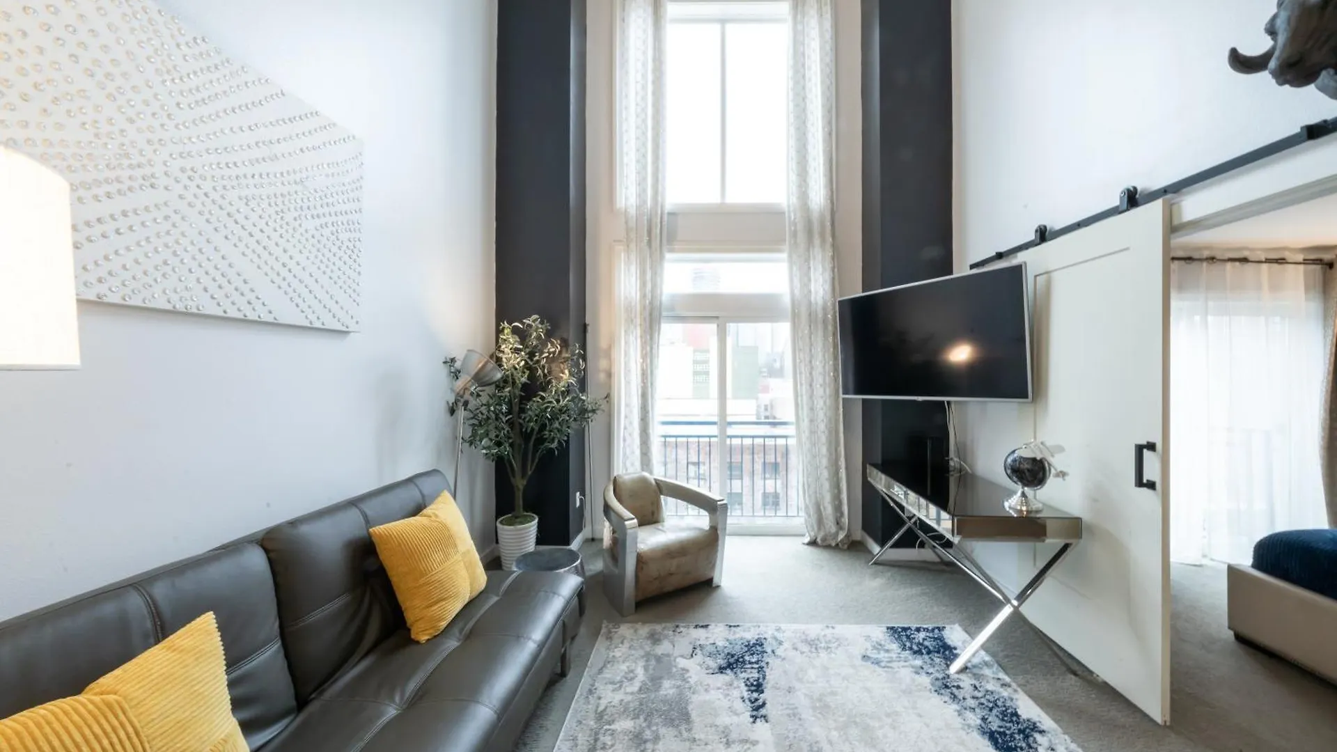 Modern Downtown Top Floor Penthouse With Bay Views Seattle